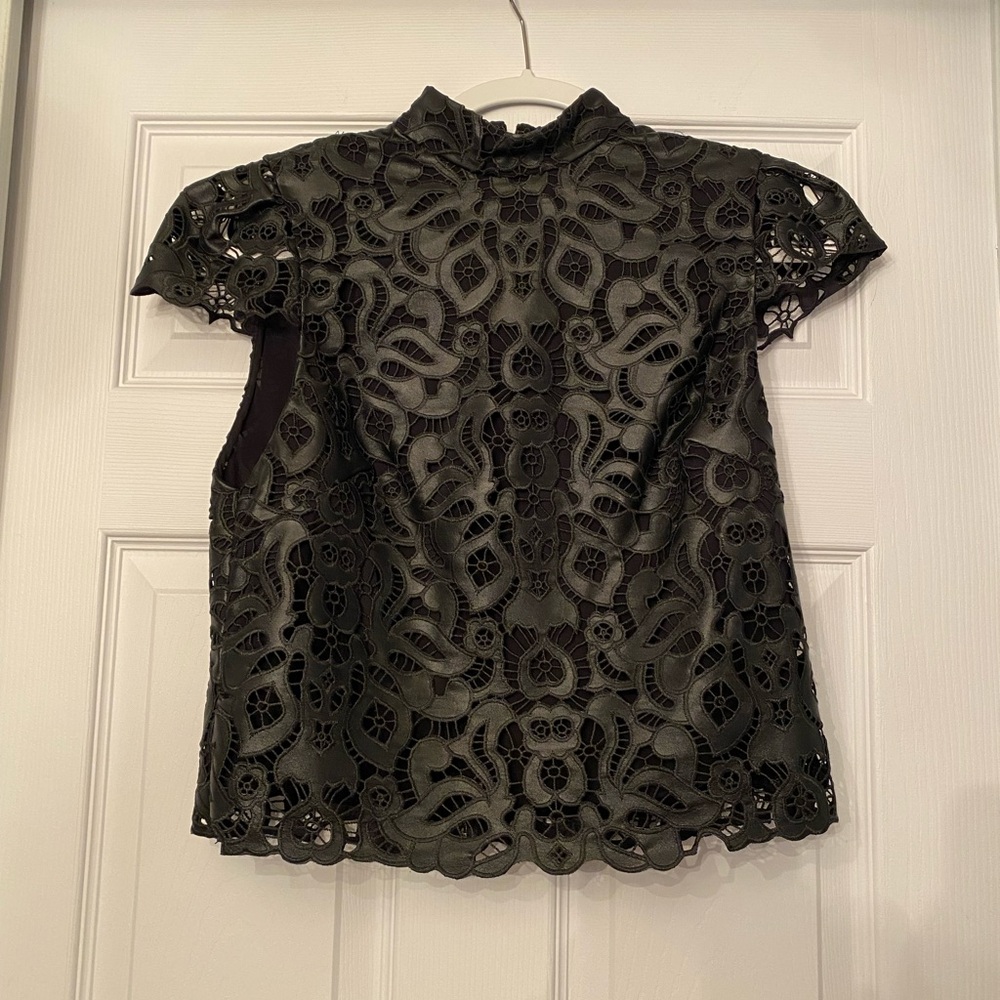 Elegant Alice + Olivia Black Cropped Top